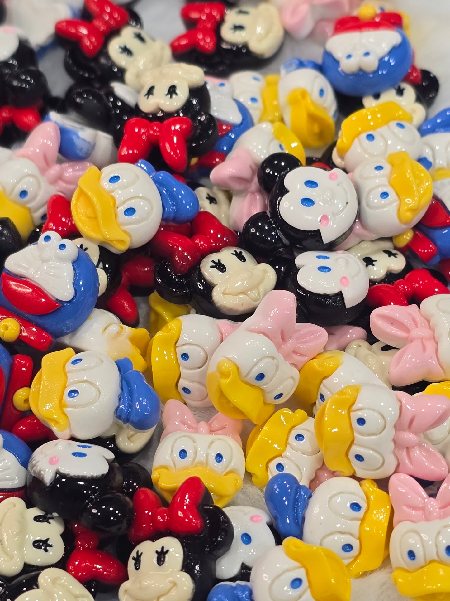 Disney ducks flat back charms
