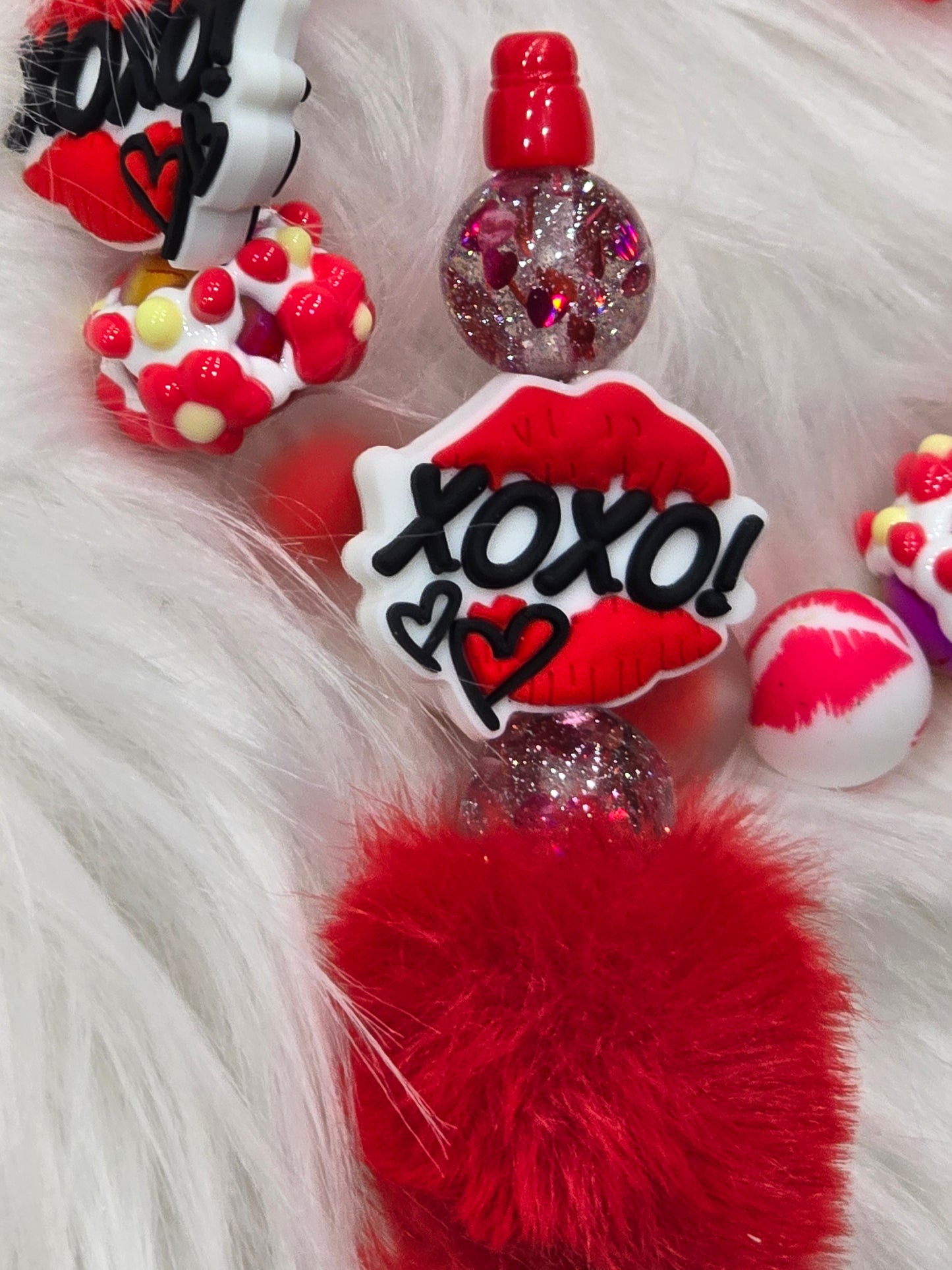 Focal Beads Lips xoxo